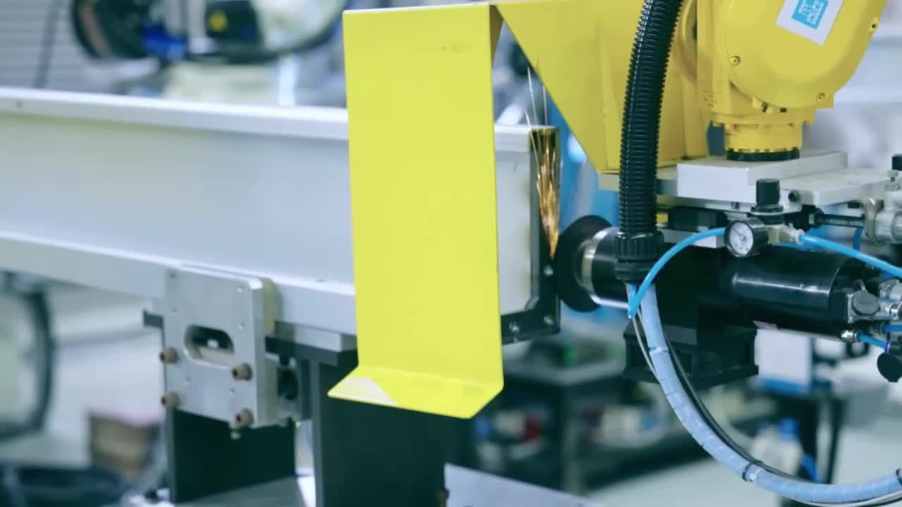 Robotic equipment on the manufacturing line